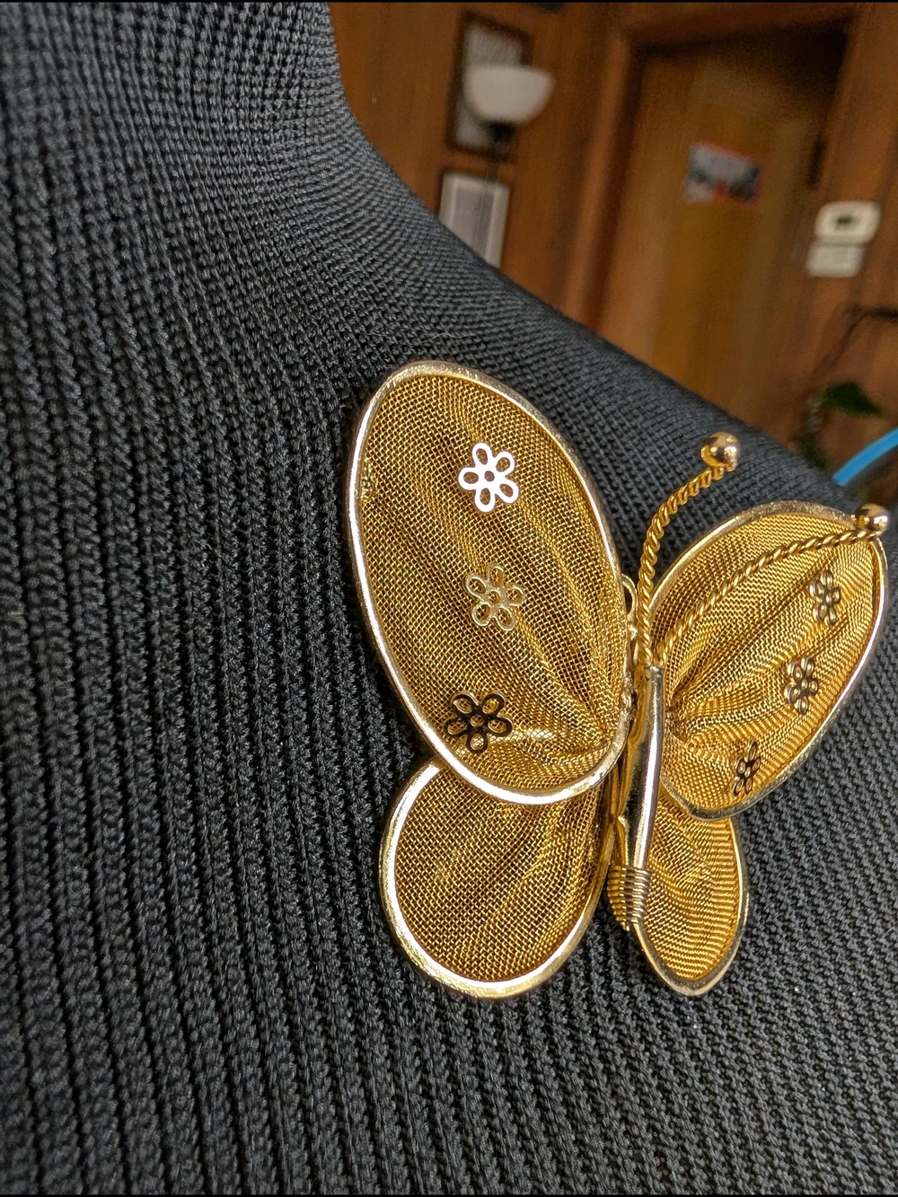 Vintage Brooch Gold Tone Metal Mesh Butterfly Pin Floral Wings 2.25